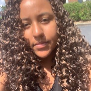 Meet your Posher, Amina